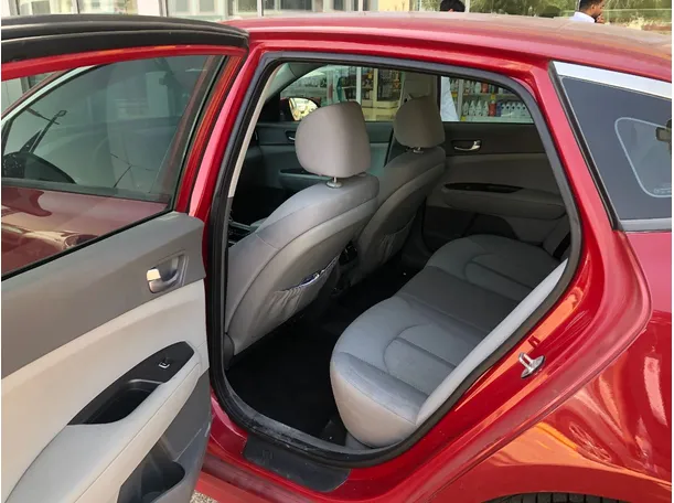 Car image 12