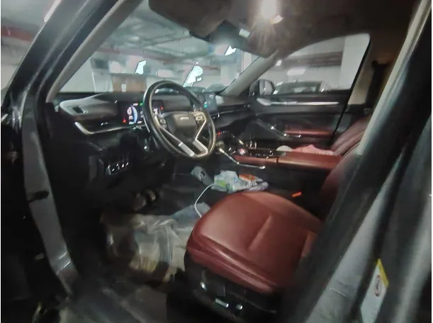 Car image 11