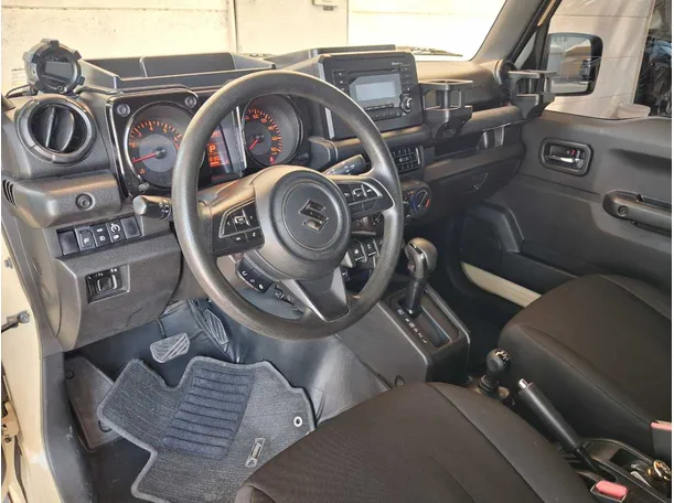 Car image 19