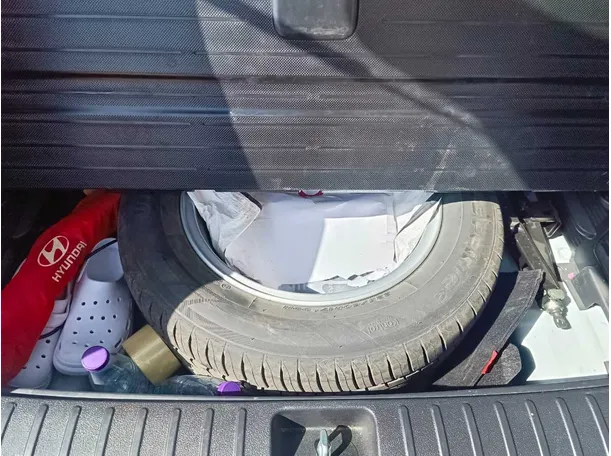 Car image 19