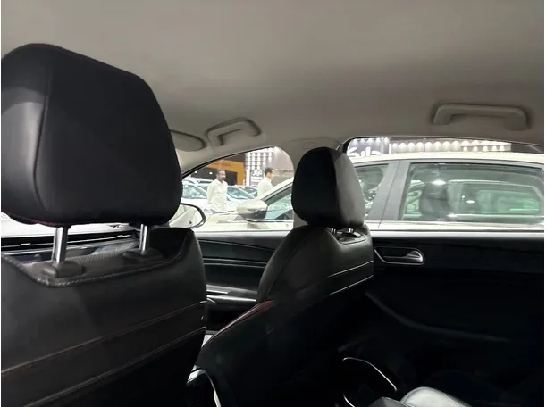 Car image 17