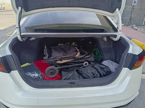 Car image 26