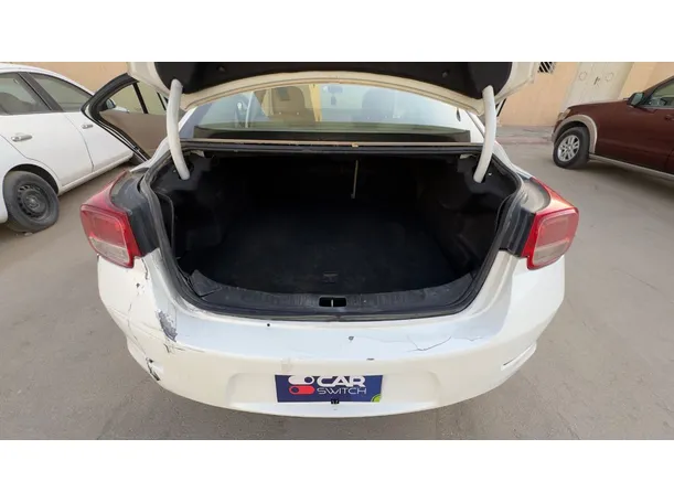 Car image 18