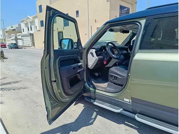 Car image 12