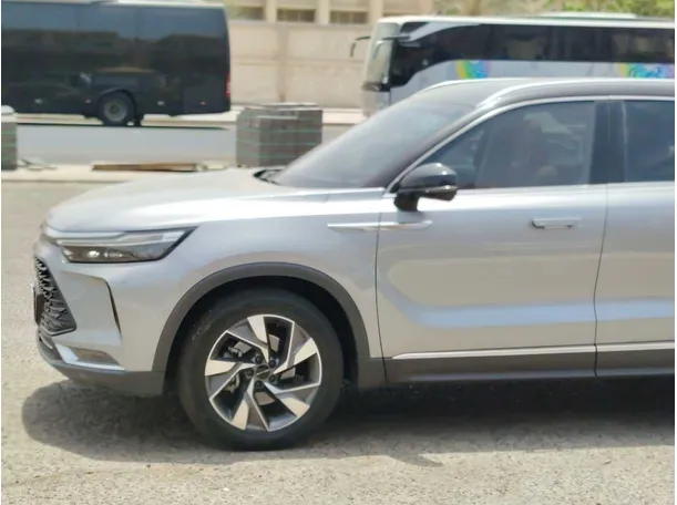 Car image 9