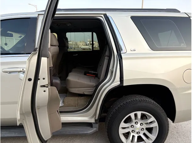 Car image 15