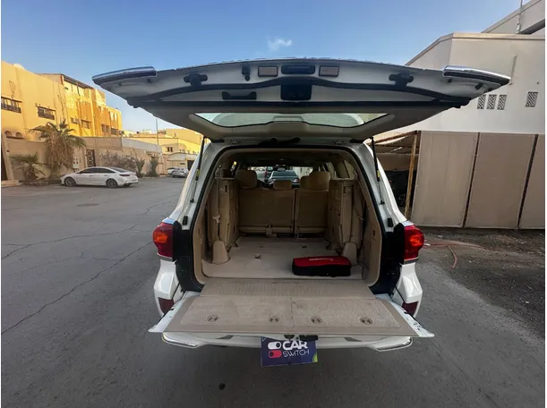 Car image 24