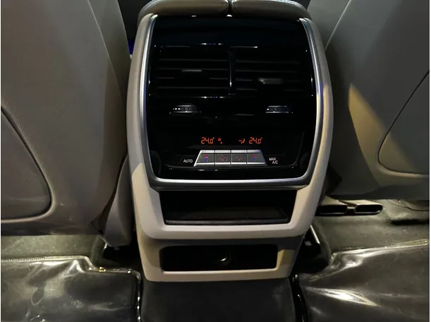 Car image 28