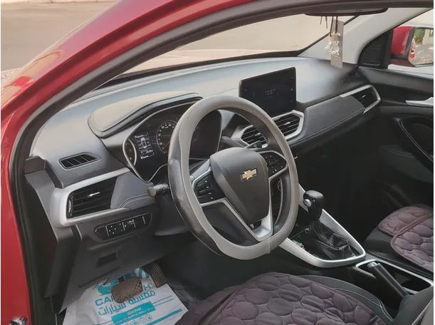 Car image 12