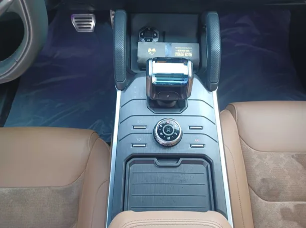 Car image 13