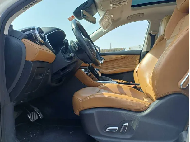 Car image 11