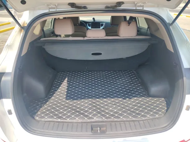 Car image 26
