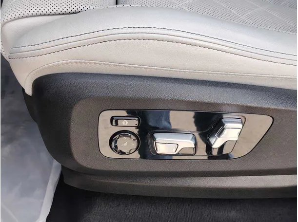Car image 40