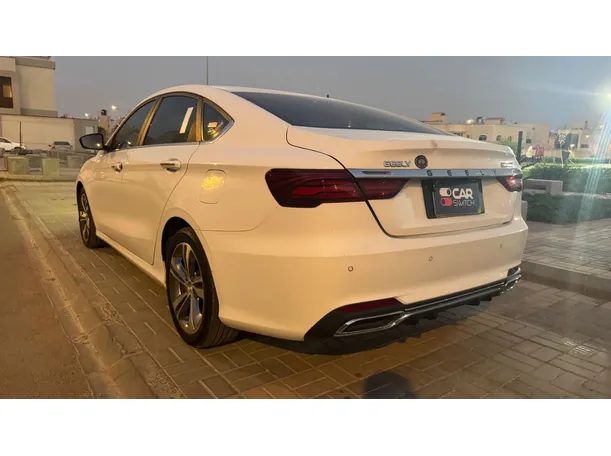Car image 7