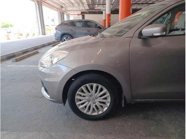 Car image 9