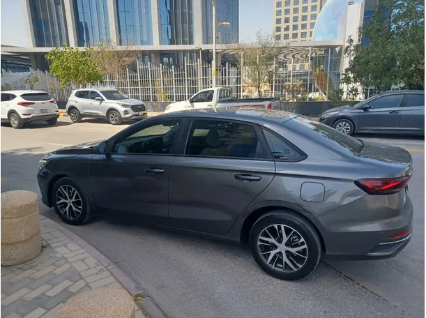 Car image 8