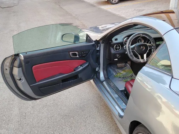 Car image 12