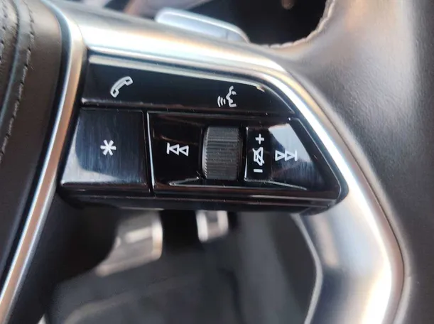 Car image 32