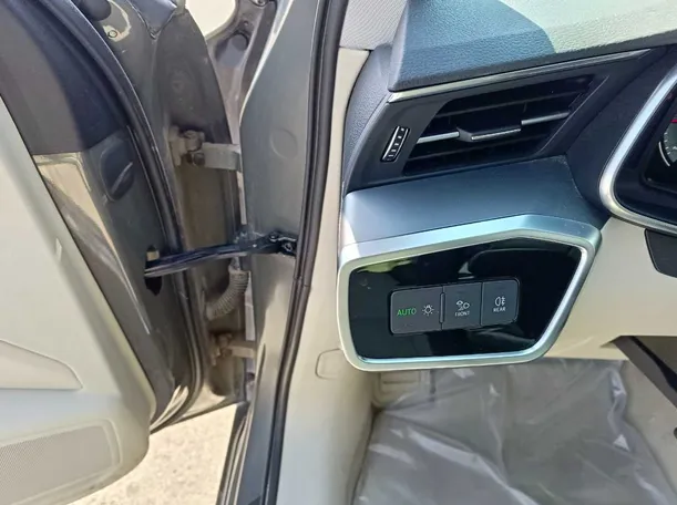 Car image 31