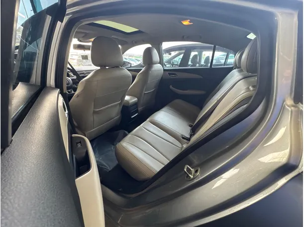 Car image 14