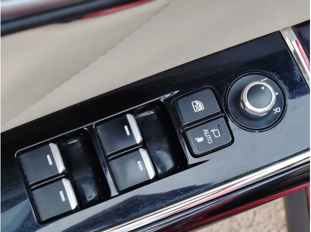 Car image 32