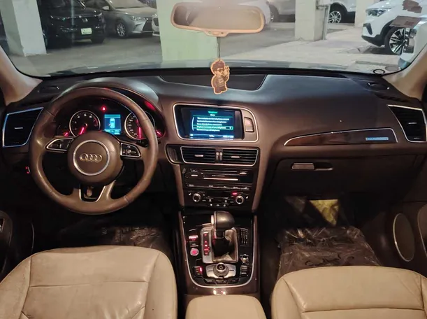 Car image 17