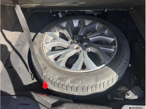 Car image 20