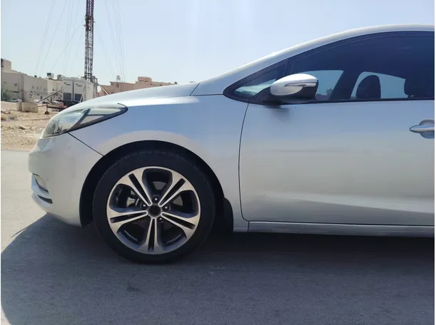Car image 9