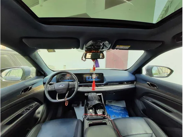 Car image 17