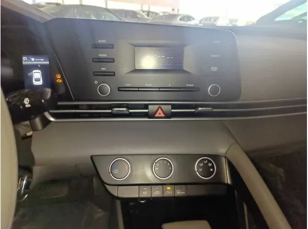 Car image 16