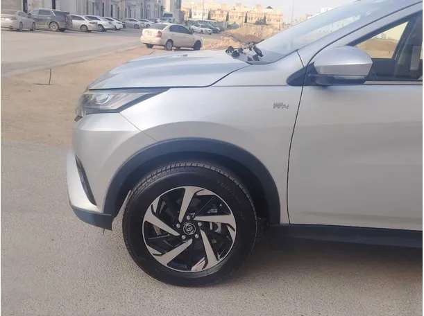 Car image 9