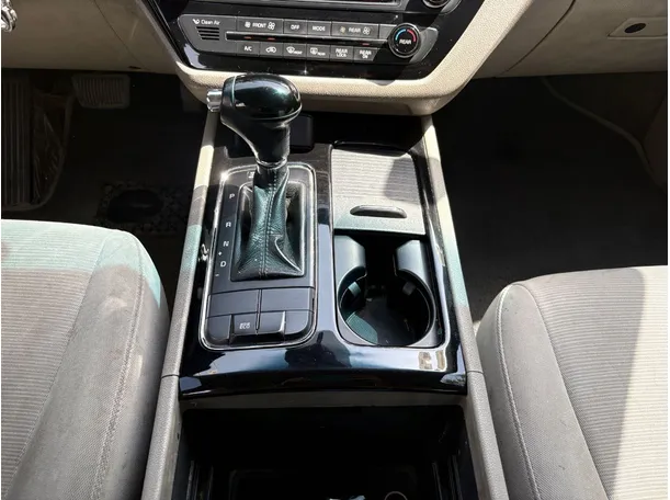 Car image 18