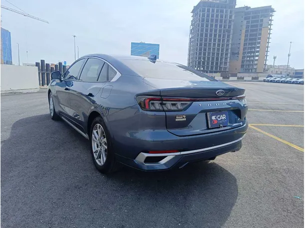 Car image 9