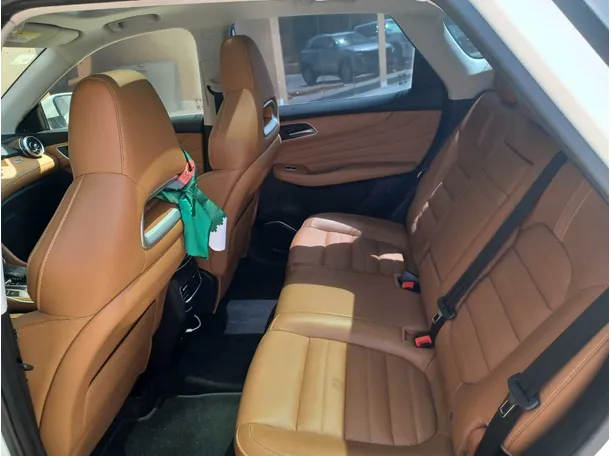 Car image 15