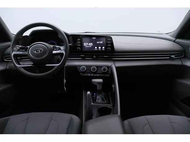 Car image 14