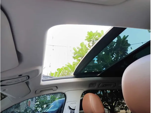 Car image 23