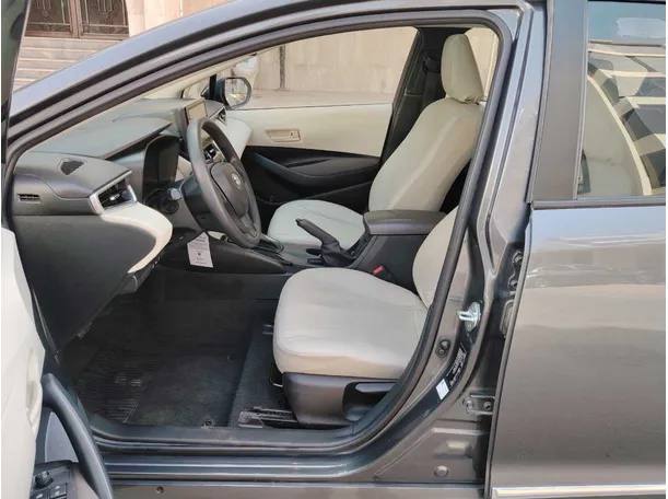 Car image 12