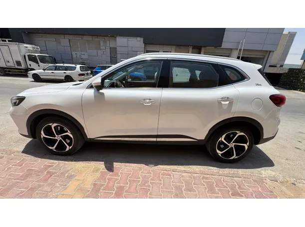 Car image 8