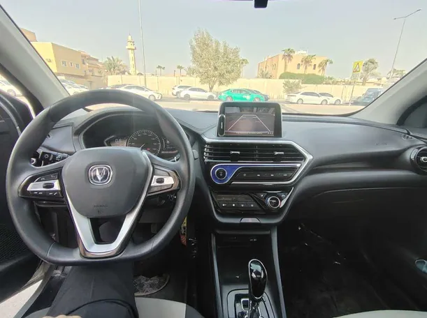 Car image 19