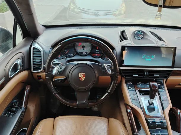 Car image 25