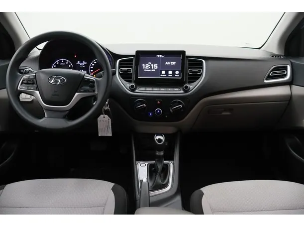 Car image 14