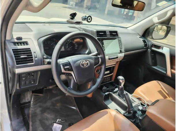Car image 15