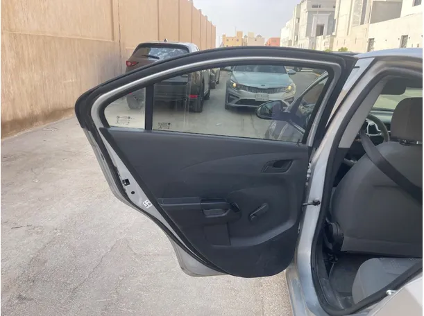 Car image 14