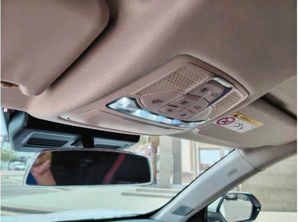 Car image 32