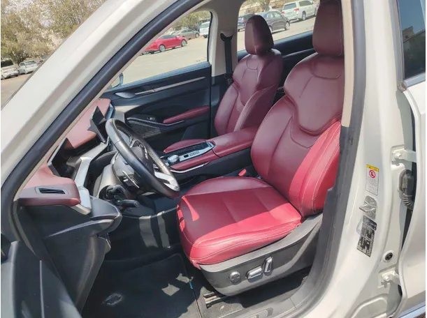 Car image 11