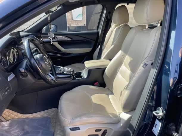 Car image 13