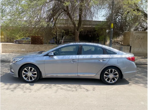 Car image 8