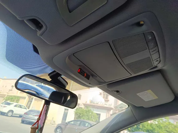 Car image 27