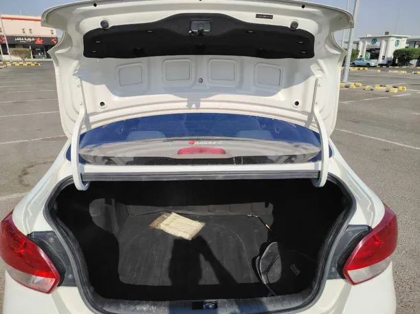 Car image 25