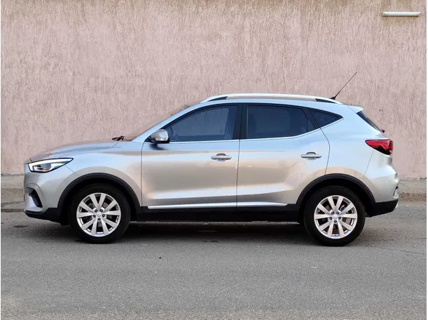 Car image 8